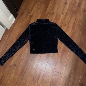 Lululemon Size 4 Cropped Velvet Top